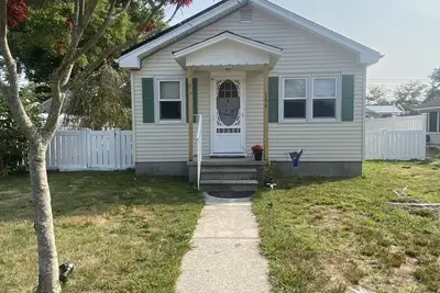 Image de Cozy cottage 1 & a half blocks from bayside beach! Near dining, golf, dining.