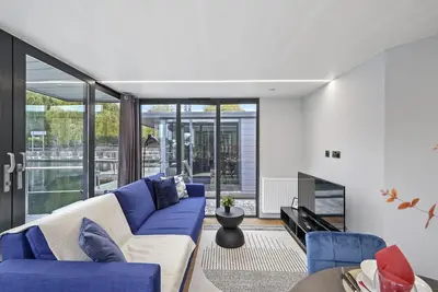 Image de Lovely Water Lodge in London - Sleeps 6