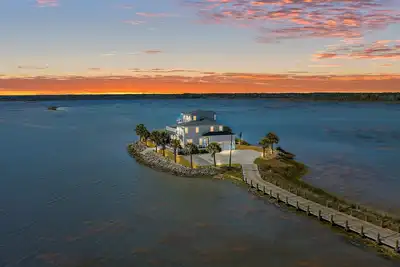 Image de Luxurious private island home with pool, wraparound deck, & firepit