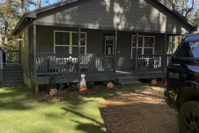 Image de New Cabin in woods at pickwick. 3 Br 2 bath, near Stateline ramp & state park
