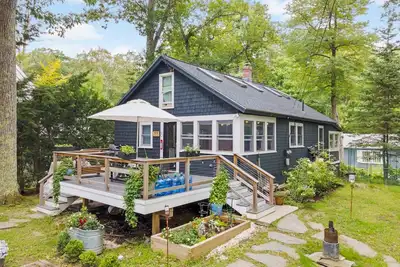 Image de Lakeside Cabin, Perfect for Fall Foliage Viewing! Pet Friendly!