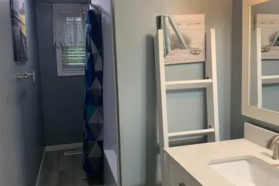 Image de Cozy house in the quiet beach town of Bright's Grove.