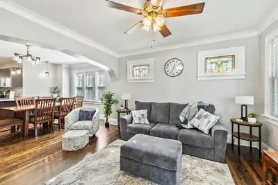 Image de Updated Clean 2 Bdrm Lower Apartment