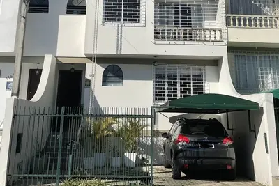 Image de Casa em Ótima Localização. , Ideal Para Famílias Aceita Animais de Estimação