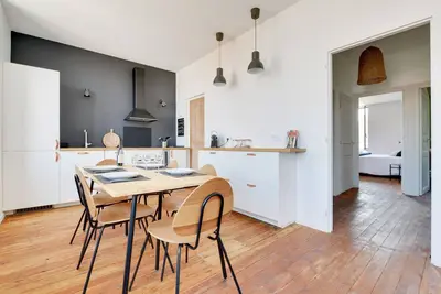 Image de Bel appartement  au charme ancien avec jardin