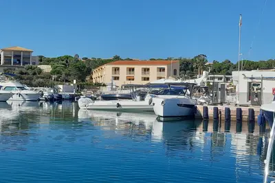 Gites-Sassone, studio entre Calvi et l'Ile Rousse, au bord de mer.