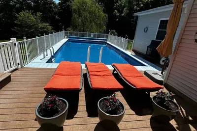 Image de Home away from home Hot Tub and Pool in Middletown home of Wesleyan university