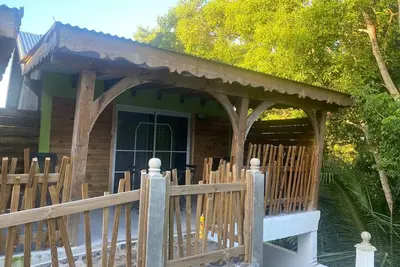 Image de Bungalow ala Campagne Loin du Voisinage Fraicheur Nature Entoure de Verdure