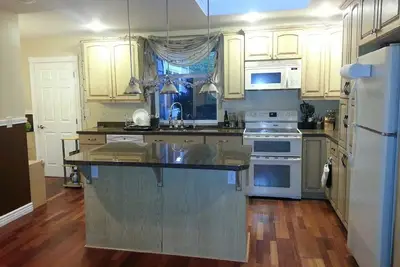 Beautiful 2br/2ba Spacious Home in an Amazing Location - Rare Gem!