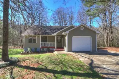 Image de Immaculate Ranch-Style Home w/Creek Access