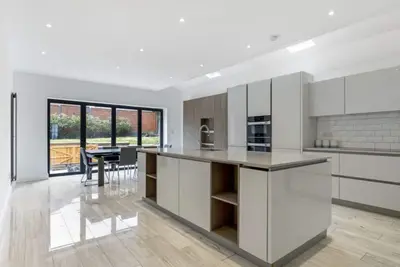 Image de Lovely 3 bedroom newly refurbished property with a garden and parking