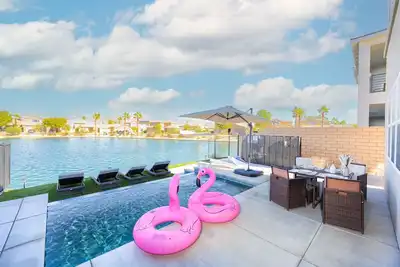 Unique Private Lakeshore, Infinity Pool, Game Room