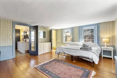 Image de New Robert Manning Place•Historic 1824 Salem Home with Parking•Walk to Downtown