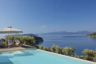 Image de Villa Aeraki - Accès Direct à la Mer, Quai Privé et Amarrage de Bateau