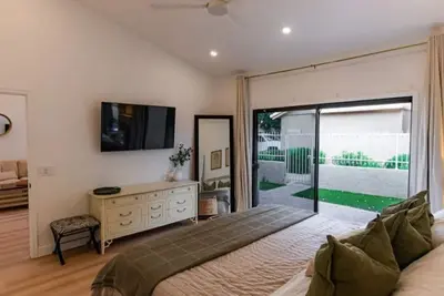 Image de Cozy Gem with Luxury in mind! \n