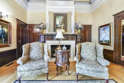 Image de Amazing, luxurious, historic home in downtown Gooding, close to Everything!