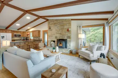 Image de Waterfront Potato Lake Getaway with Deck!