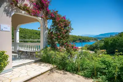 Image de Irena: Corfu Apartment for Getaways - 2-bed Oasis with Views