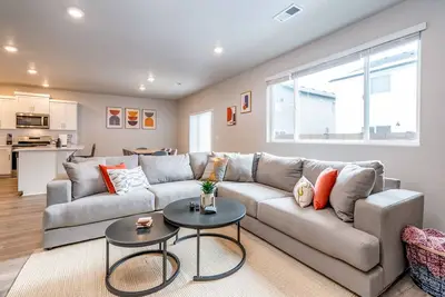 Image de Modern New Construction, Work From Home, Families Welcome, Hikes, Rivers, Parks