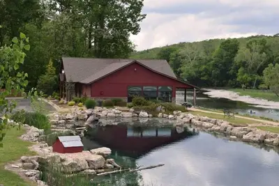 Image de Peaceful setting near Lake Taneycomo and Downtown Branson