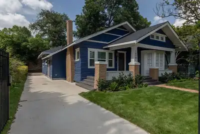 Image de The Ares! A Luxury Montrose Bunker, 3br+2