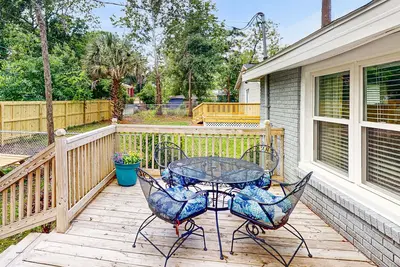 Image de Delightful dog-friendly monthly rental with patio - close to parks & nightlife