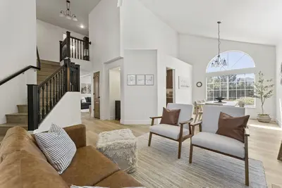 Image de Family Friendly! The Peachtree House, Reno's Scandinavian Haven