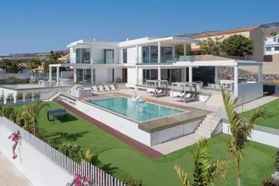 Image de Maison de vacances \"Karat Royal White\" avec vue sur la mer, piscine privée et Wi-Fi
