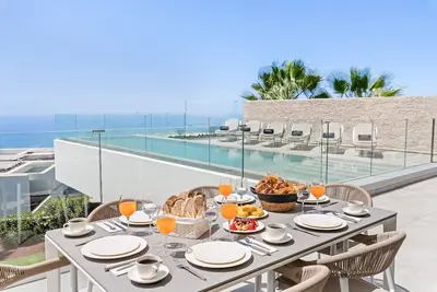 Image de Maison de vacances \"Karat Zambrano\" avec vue sur les montagnes, piscine privée et Wi-Fi