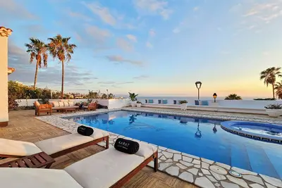 Image de Maison de vacances \"Karat La Armonia\" avec vue sur la mer, piscine privée et Wi-Fi