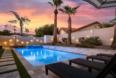 Image de Tempe Retreat - Saltwater Pool / Hot Tub / Billiards