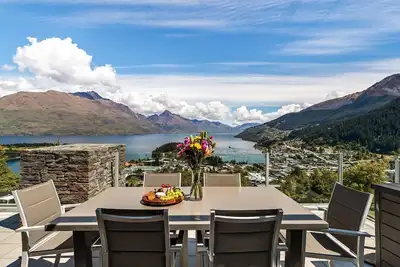 Image de Belfast Terrace Gem | Central | Mountain & Lake Views