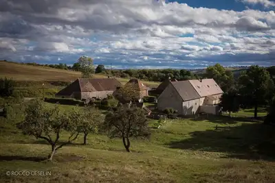Image de A beautiful winemaker lodge surrounded by the Domaine de Cromey vineyard