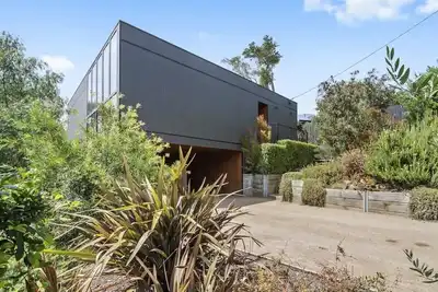 Image de Architectural Modern Spacious Home in TreeTops