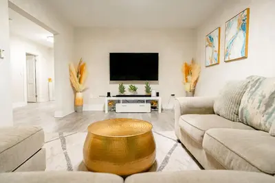 Image de Luxury Modern Home - Family Friendly Close to Boston and Gillete Stadium!