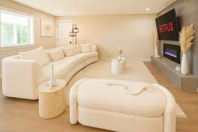 Image de Stunning European Hideaway💝GameRoom✨Free Wine, NetFlix & Fast Wifi 💝