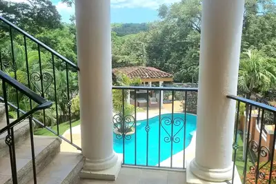 Image de Luxury 3 bedroom in quiet complex with an ocean view.