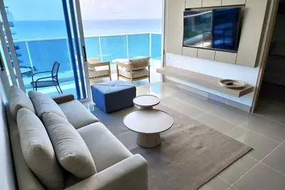 Image de Brand New Sea View Luxurious Condo on the 15th Floor!