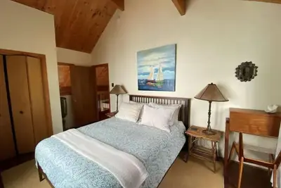 Image de Old Mission View Cottage - On Grand Traverse Bay!