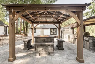 Image de Farmhouse on wine scenic route, alpacas and hot tub. Pet friendly.