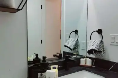 Image de Brand New Stylish Suite with separate entrance