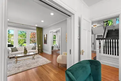 Image de \nA charming 5 bedroom home located in the historic district of downtown Detroit