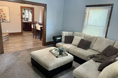 Image de Charming 1920s, pet friendly home, centrally located!