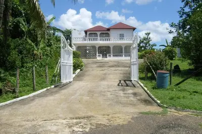Image de 5 minutes to Appleton Estate & 20 minutes to Maroon town. Griffiths Guest House.