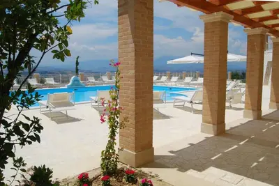 Image de Cozy resort with rooms and apartments equipped with all comforts.