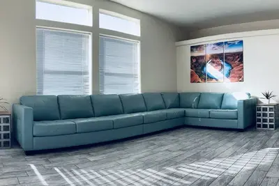 Image de 🏜️Discounted couples setup~Full Kitchen 🌵near canyons~ Clean~Boat Parking🚤