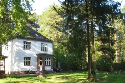 Image de Villa Am See near Berlin - Family home, free canoe, fireplace & lake access!