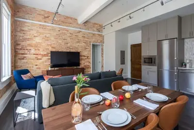 Image de Stunning 1br Walkable Loft above Palafox