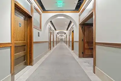 Image de Admiral's Quarters at The Brent Lofts