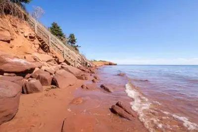 Image de Oceanfront 3-bedroom with beach and hot tub
